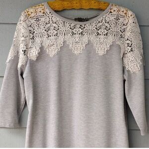 Lightweight Sweatshirt Lace 3/4 Sleeve Top with pockets by Dual Nature NWOT